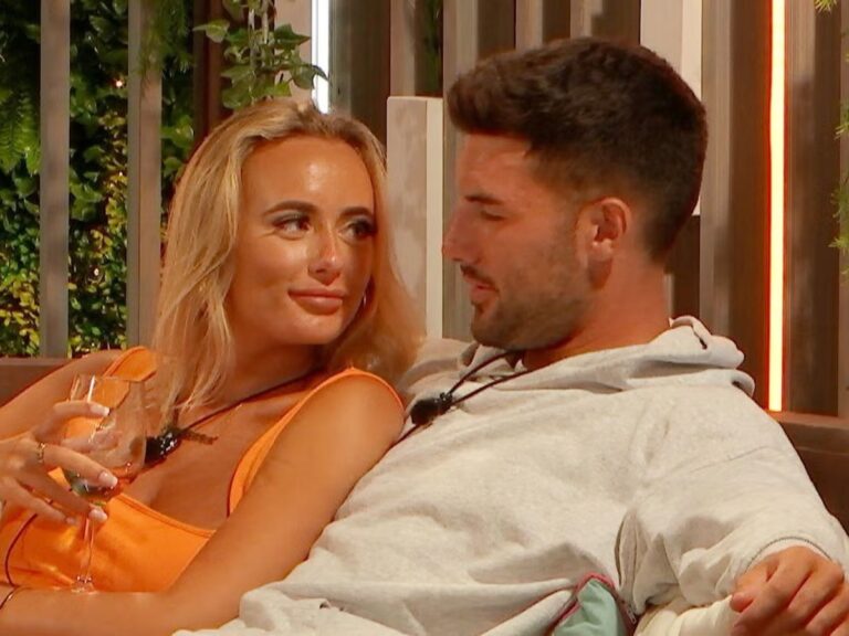 Is there always this much toe sucking? What I thought watching Love Island for the first time ever
